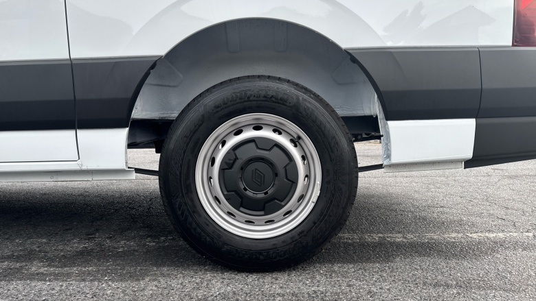 Renault Master Mwb Diesel Fwd MM35 Blue dCi 130 Advance Medium Roof Van